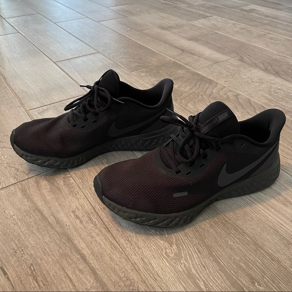 Nike Men's Revolution 5 - All Black - Picture 5 of 11
